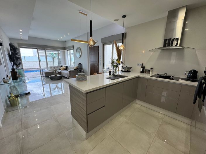 Image No.3-3 Bed Property for sale