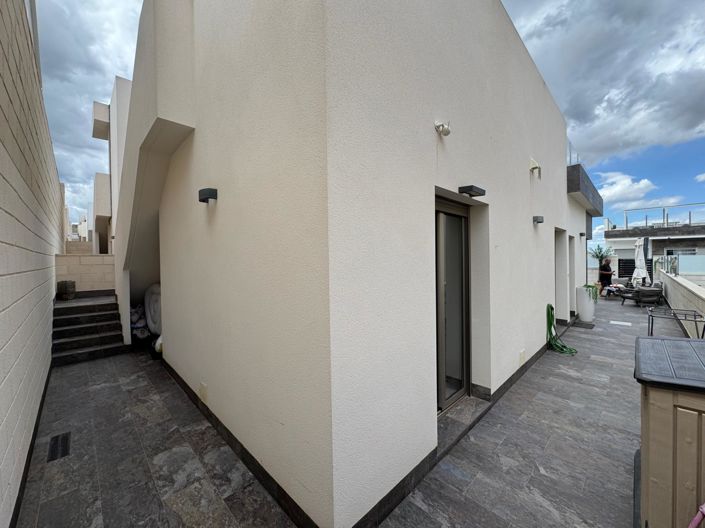 Image No.27-3 Bed Property for sale