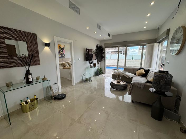 Image No.4-3 Bed Property for sale