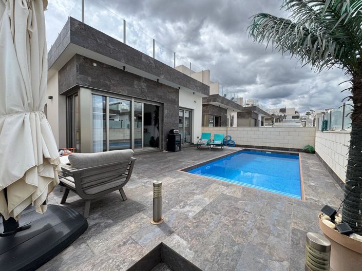 Image No.31-3 Bed Property for sale