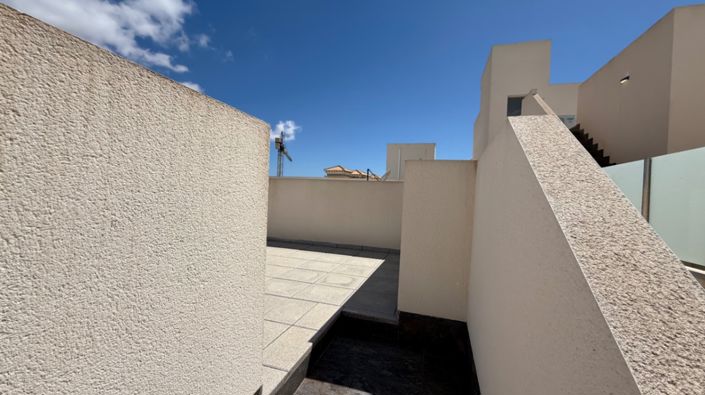 Image No.40-3 Bed Property for sale