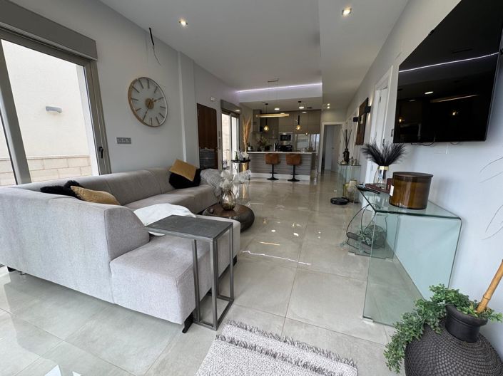 Image No.9-3 Bed Property for sale