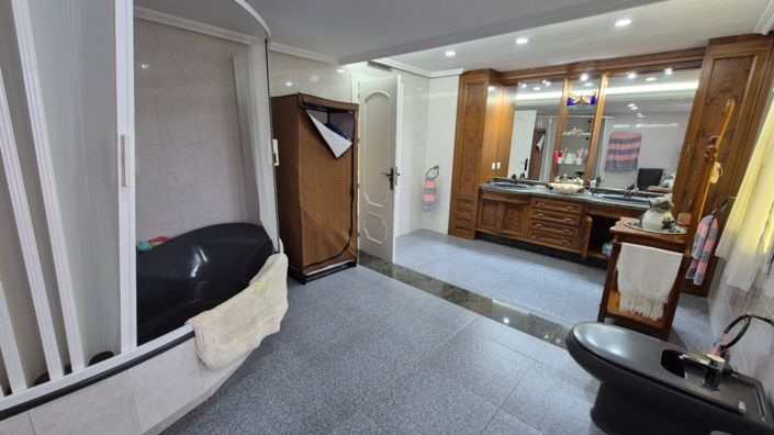 Image No.36-7 Bed Property for sale