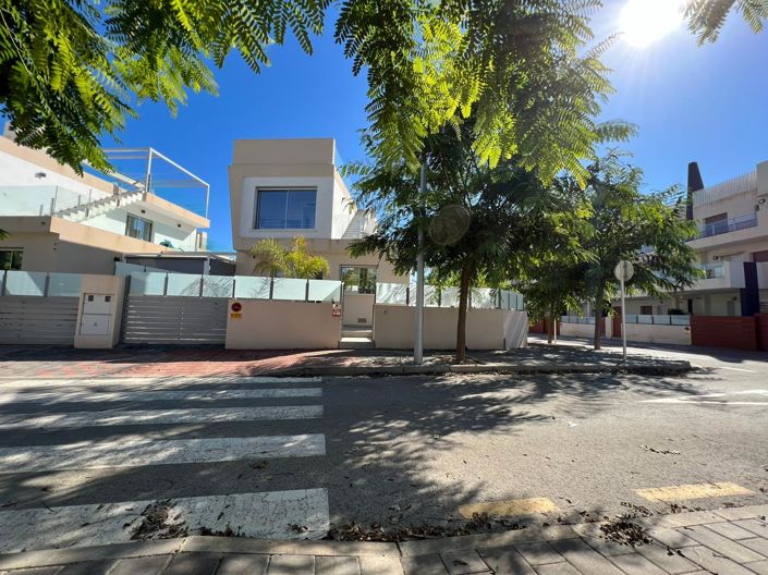 Image No.3-Villa de 3 chambres à vendre à Mil Palmeras