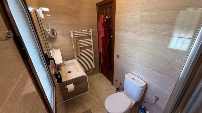 Image No.22-4 Bed Property for sale