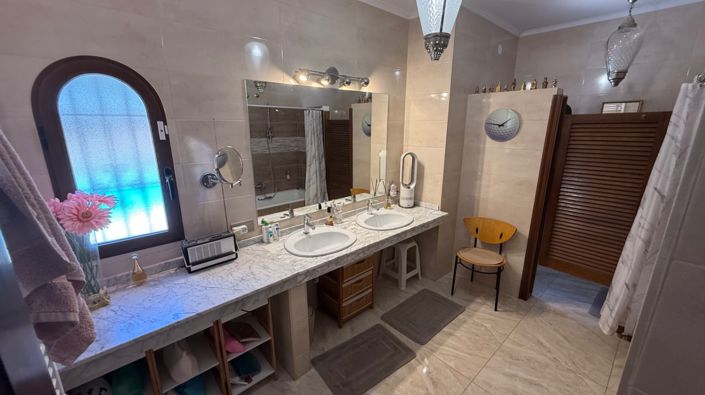 Image No.23-4 Bed Property for sale