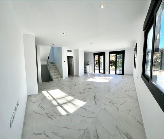 Image No.4-3 Bed Villa for sale