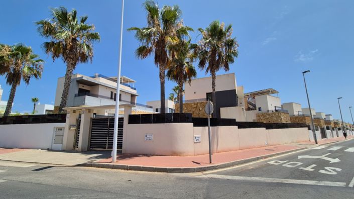 Image No.2-Propriété de 4 chambres à vendre à Torrevieja