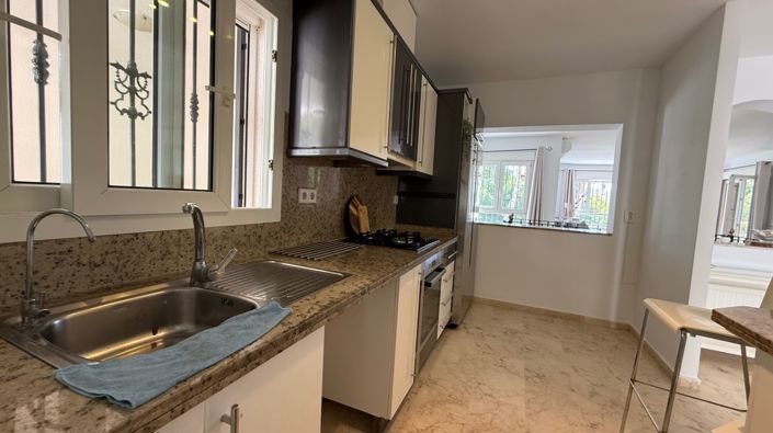 Image No.3-4 Bed Villa for sale