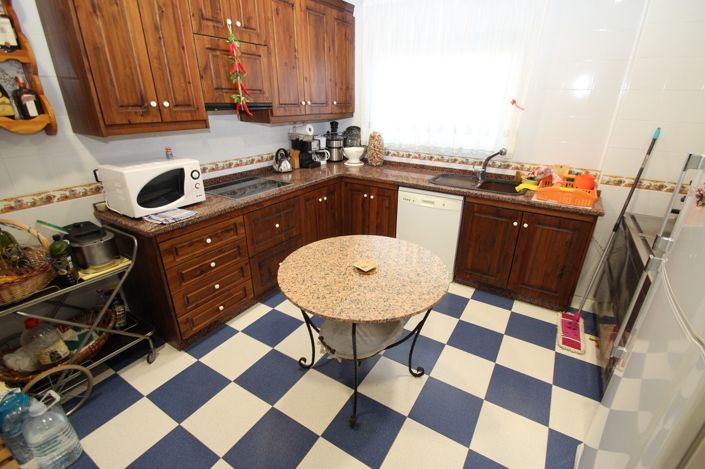 Image No.33-6 Bed Property for sale