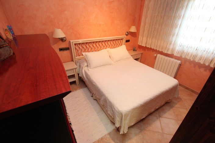 Image No.9-6 Bed Property for sale