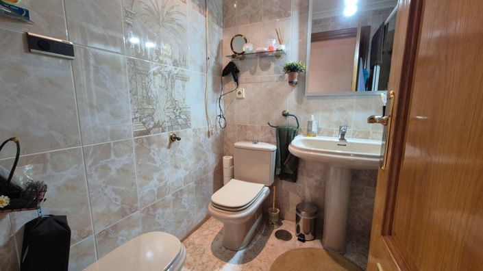 Image No.17-3 Bed Property for sale