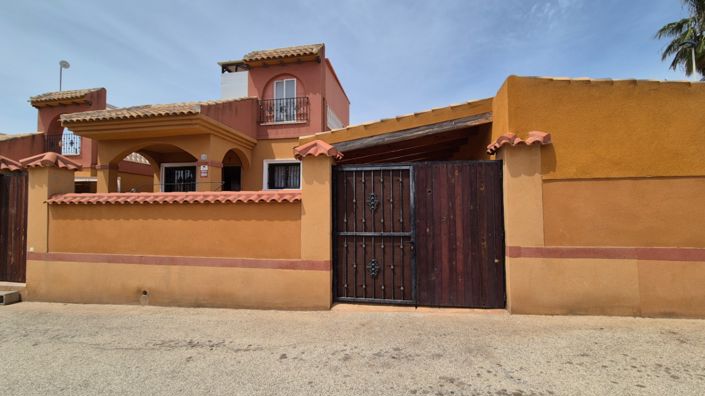 Image No.2-Villa de 2 chambres à vendre à Torrevieja