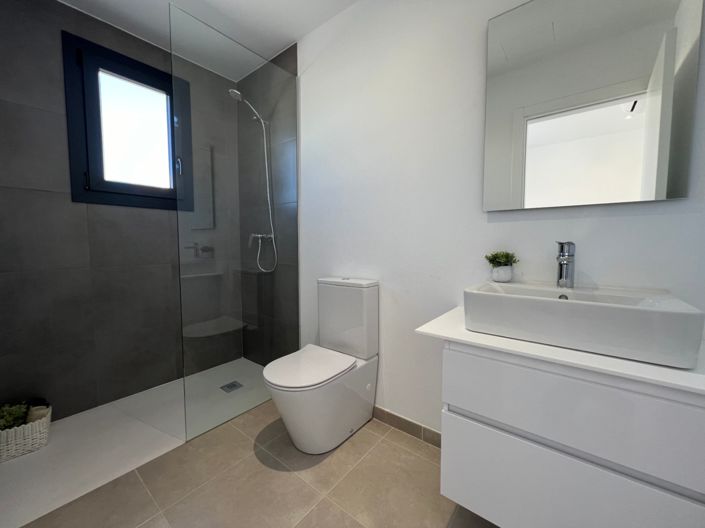 Image No.15-2 Bed Property for sale