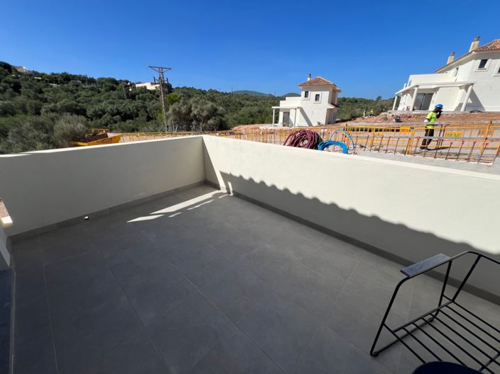 Image No.17-2 Bed Property for sale