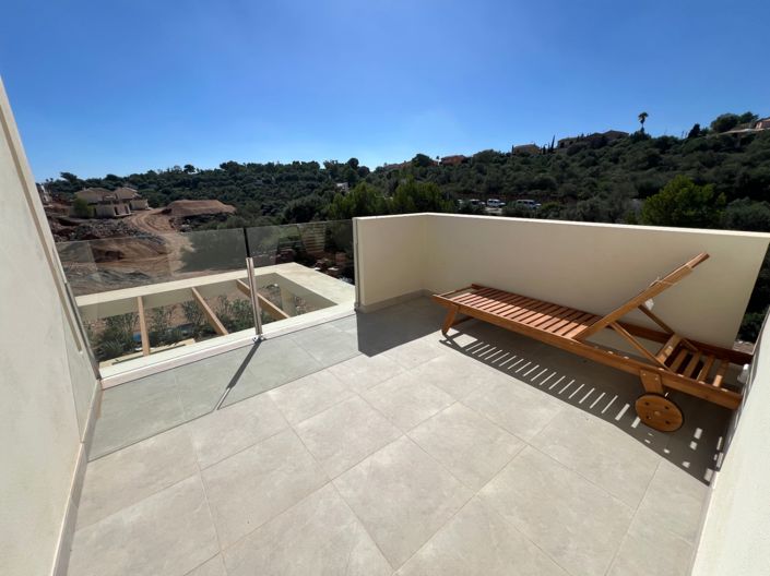 Image No.20-2 Bed Property for sale