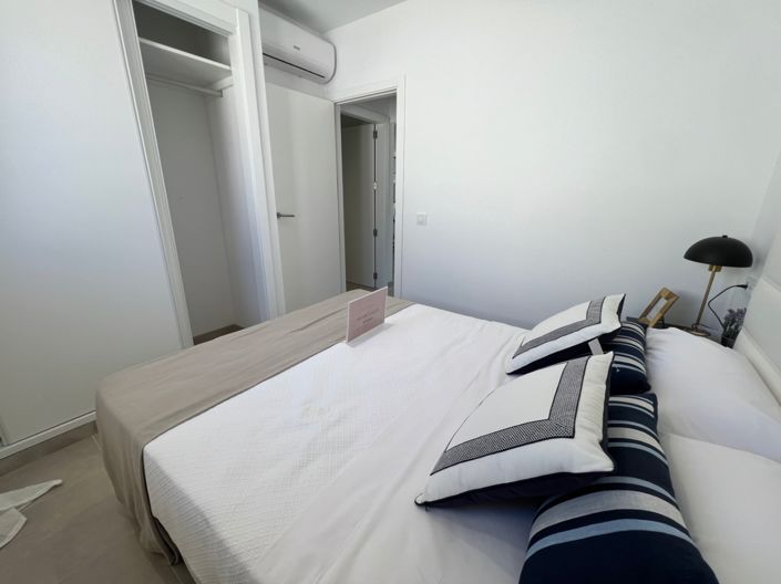 Image No.25-2 Bed Property for sale