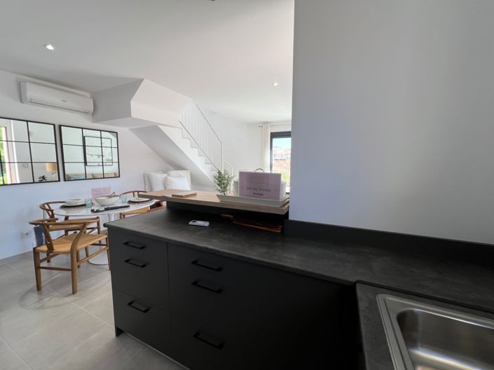 Image No.9-2 Bed Property for sale