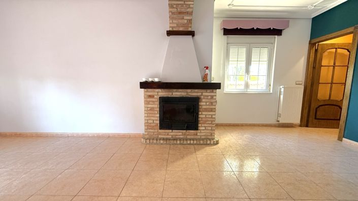 Image No.14-4 Bed Property for sale