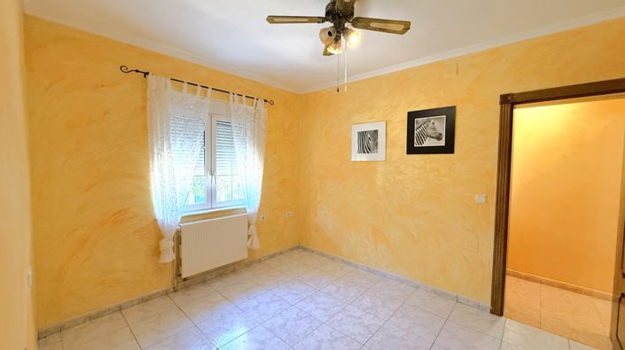 Image No.19-4 Bed Property for sale