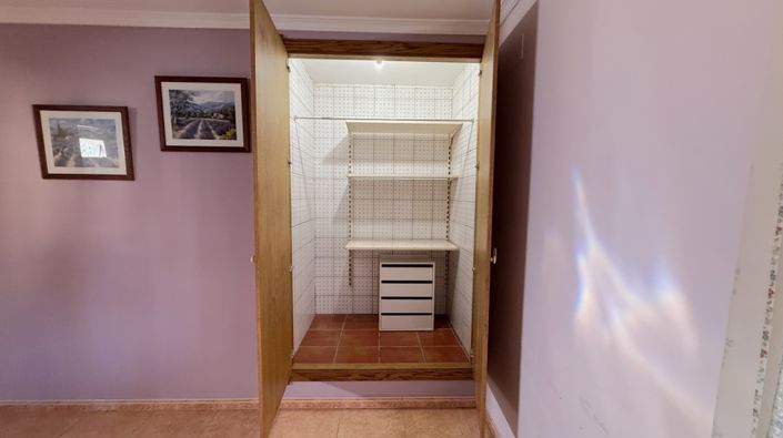 Image No.37-4 Bed Property for sale