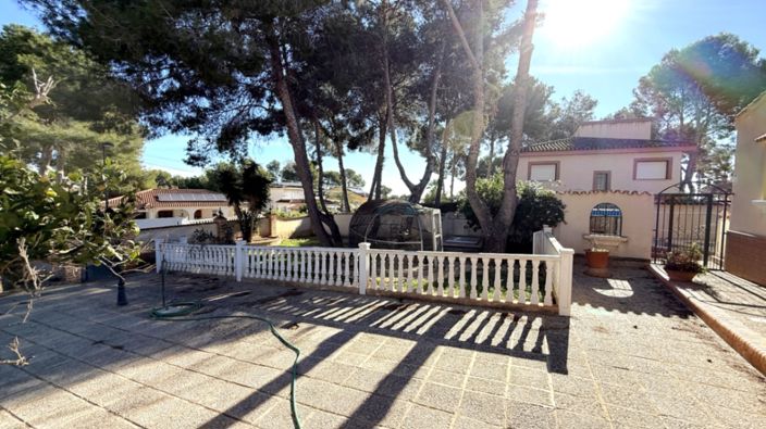 Image No.48-4 Bed Property for sale