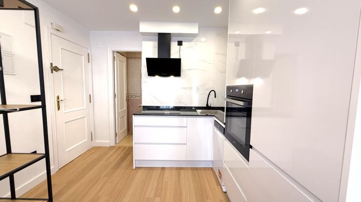 Image No.12-2 Bed Property for sale