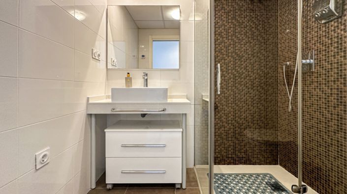 Image No.21-2 Bed Property for sale