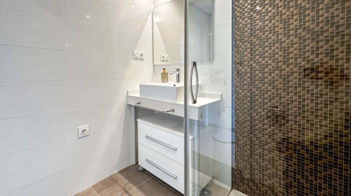 Image No.23-2 Bed Property for sale