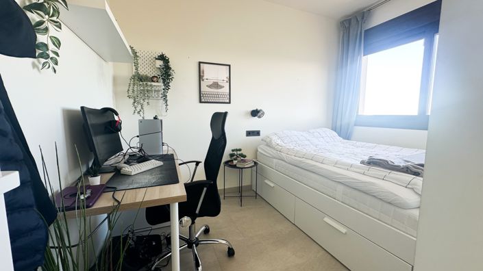 Image No.21-3 Bed Property for sale