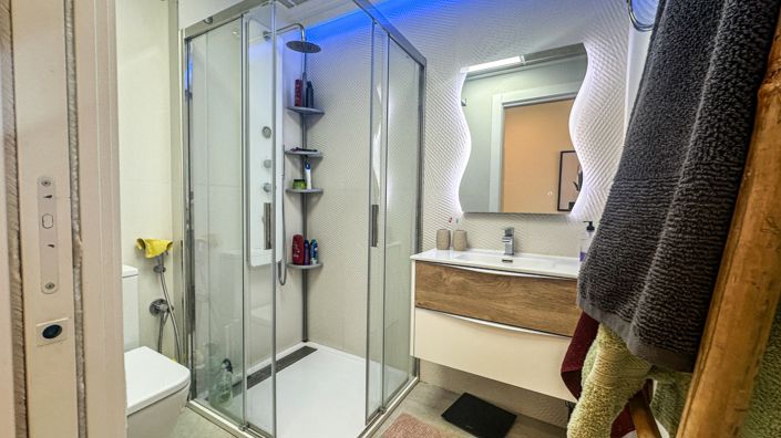 Image No.37-3 Bed Property for sale