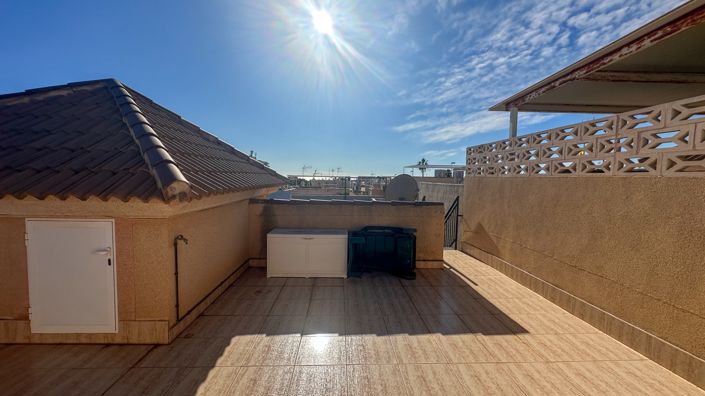 Image No.16-2 Bed Townhouse for sale