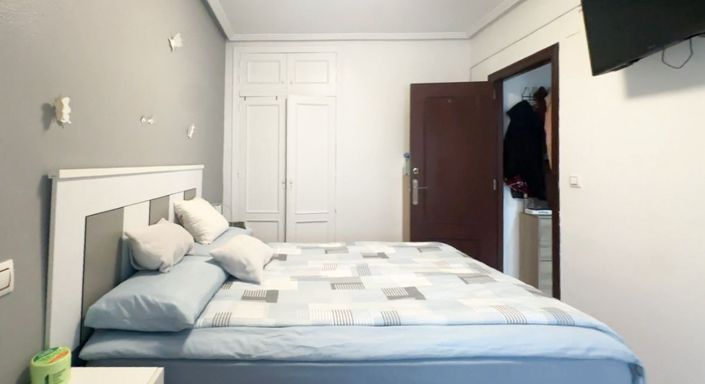 Image No.12-2 Bed Property for sale