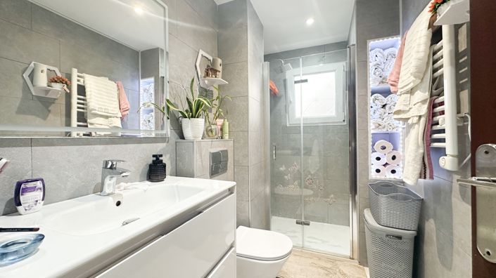 Image No.14-2 Bed Property for sale