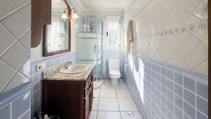 Image No.18-6 Bed Villa for sale