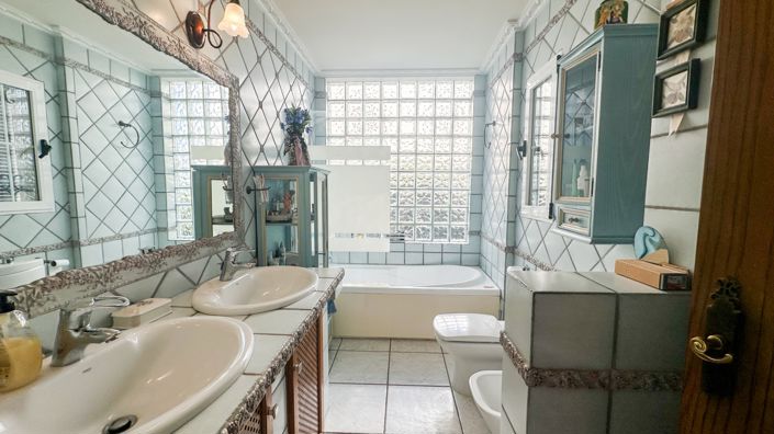 Image No.19-6 Bed Villa for sale