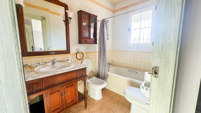 Image No.35-6 Bed Villa for sale