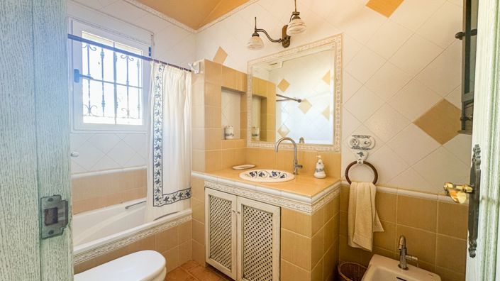 Image No.37-6 Bed Villa for sale