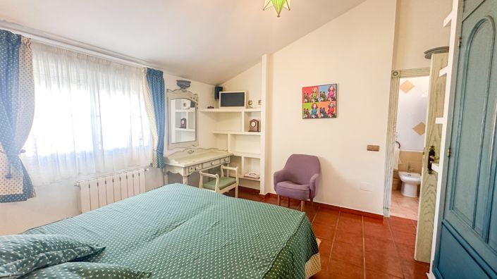 Image No.40-6 Bed Villa for sale