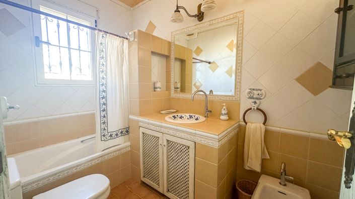 Image No.41-6 Bed Villa for sale