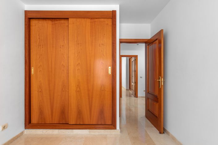 Image No.20-2 Bed Property for sale