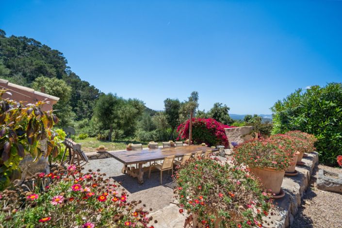 Image No.10-7 Bed Property for sale