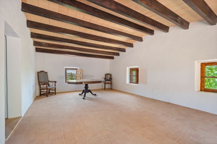 Image No.11-7 Bed Property for sale