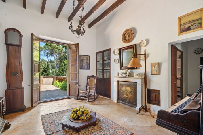 Image No.18-7 Bed Property for sale