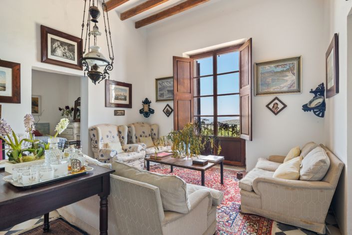 Image No.19-7 Bed Property for sale