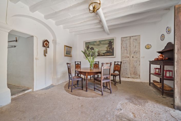 Image No.20-7 Bed Property for sale