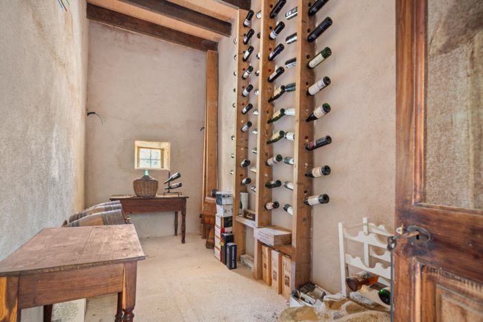 Image No.22-7 Bed Property for sale