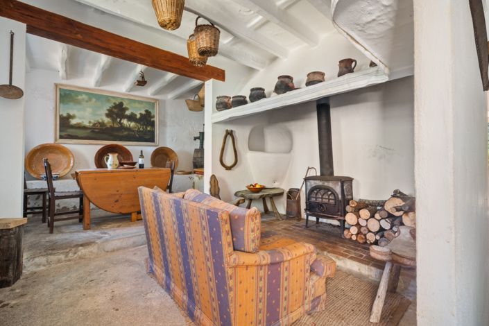 Image No.25-7 Bed Property for sale