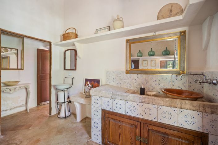 Image No.3-7 Bed Property for sale