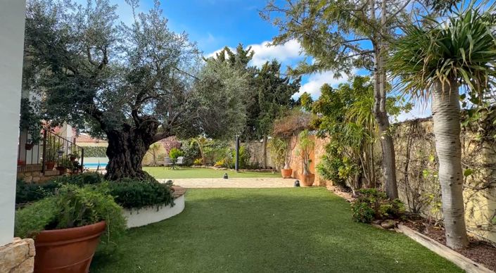 Image No.15-7 Bed Villa for sale